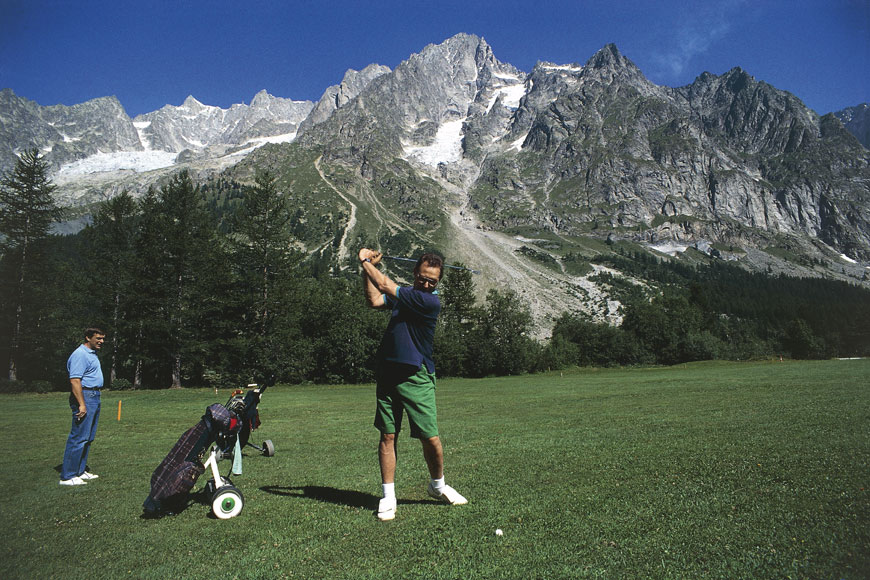 Campo da golf in Val Ferret Campo da golf in Val Ferret, Valle d'Aosta.
© De Agostini Picture Library.
