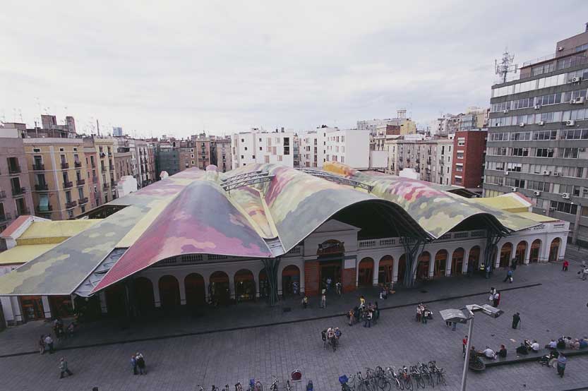 Mercato di Santa Caterina, Barcellona Mercato di Santa Caterina, edificio della metà del XIX secolo restaurato su progetto di Enric Miralles e Benedetta Tagliabue presso le Ramblas a Barcellona.
De Agostini Picture Library