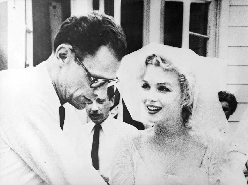 Marilyn Monroe e Arthur Miller, giorno del matrimonio Marilyn Monroe (1926-1962) con Arthur Miller (1915-2005), il giorno del loro matrimonio a San Francisco il 29 giugno 1956.
© De Agostini Picture Library.