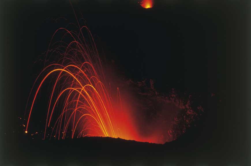 Isola di Stromboli Sicilia - Arcipelago delle Isole Eolie - Isola di Stromboli, il vulcano in eruzione.
© De Agostini Picture Library
