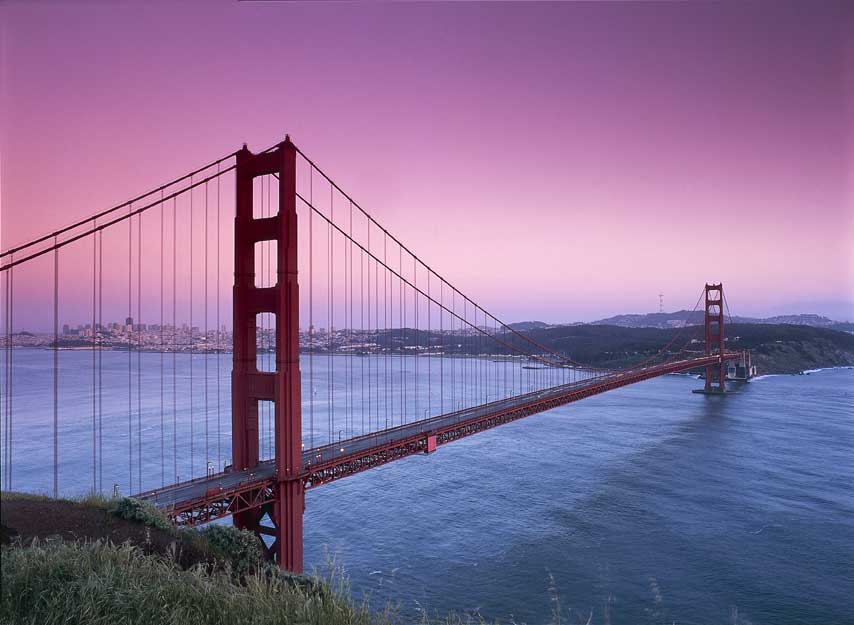 Golden Gate Bridge, San Francisco Il Golden Gate Bridge a San Francisco al tramonto (costruito tra il 1933 e il 1937).
De Agostini Picture Library