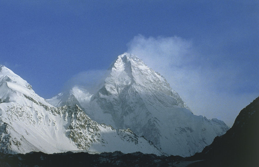 Catena del Karakoram Le prime zone a essere interessate dalle piogge monsoniche e dalle inondazioni, tra la fine di luglio e il mese di agosto, sono quelle a nord del Paese, tra cui i distretti montuosi del Baltistan, quelli di Skardu e di Ghanche, entrambi posti a metà strada tra la catena dell’Himalaya e quella del Karakoram. 