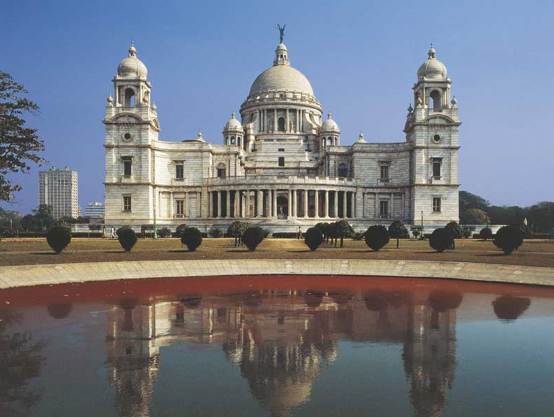 Victoria Memorial Hall, Calcutta Victoria Memorial Hall è il simbolo di Calcutta, città a cui Madre Teresa dedicò la propria esistenza.
© De Agostini Picture Library.