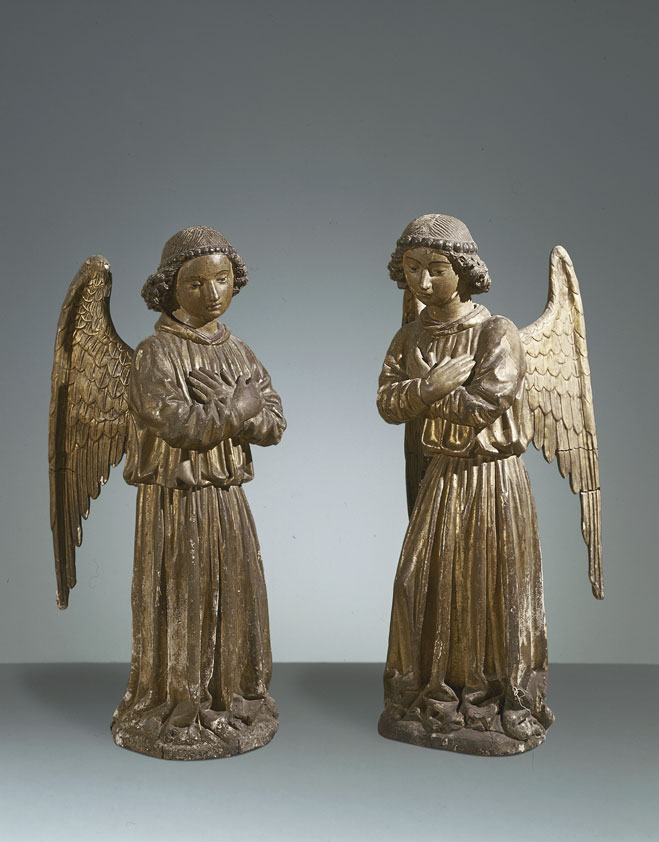 Arte popolare, XV secolo. Angeli per il Presepe della chiesa di San Giovanni a Carbonara di Napoli. Sculture lignee di Scuola napoletana dei Fratelli Pietro e Giovanni Alemanno, 1478 I materiali, estremamente fragili (legno, terracotta), con cui erano costruiti i presepi ne hanno impedito la conservazione e solo tra la fine del sec. XV e i primi del sec. XVI si cominciano a trovare le prime tracce di presepi veri e propri.