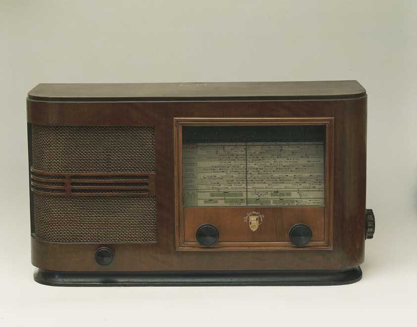 Radio radiomarelli Radio Radiomarelli, chassis in legno, anni Quaranta del Novecento.
De Agostini Picture Library
