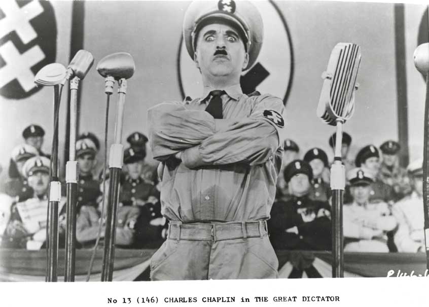 Charlie Chaplin in una scena de 