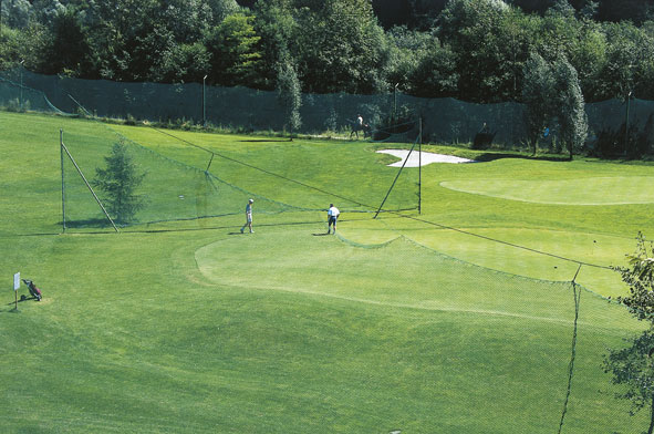 Campo di golf a Saltusio Campo di golf a Saltusio, Val Passiria, (Bz), Trentino Alto Adige.
© De Agostini Picture Library.