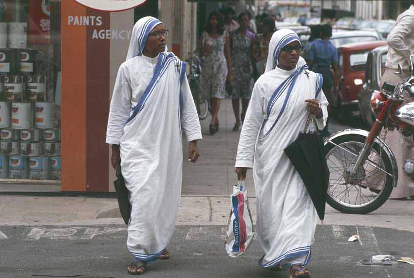 Missionarie della carità In India Madre Teresa fondò nel 1950 la congregazione delle Missionarie della Carità, nella foto, elevata a congregazione pontificia nel 1965, centro propulsore di numerosissime attività assistenziali.
© De Agostini Picture Library.