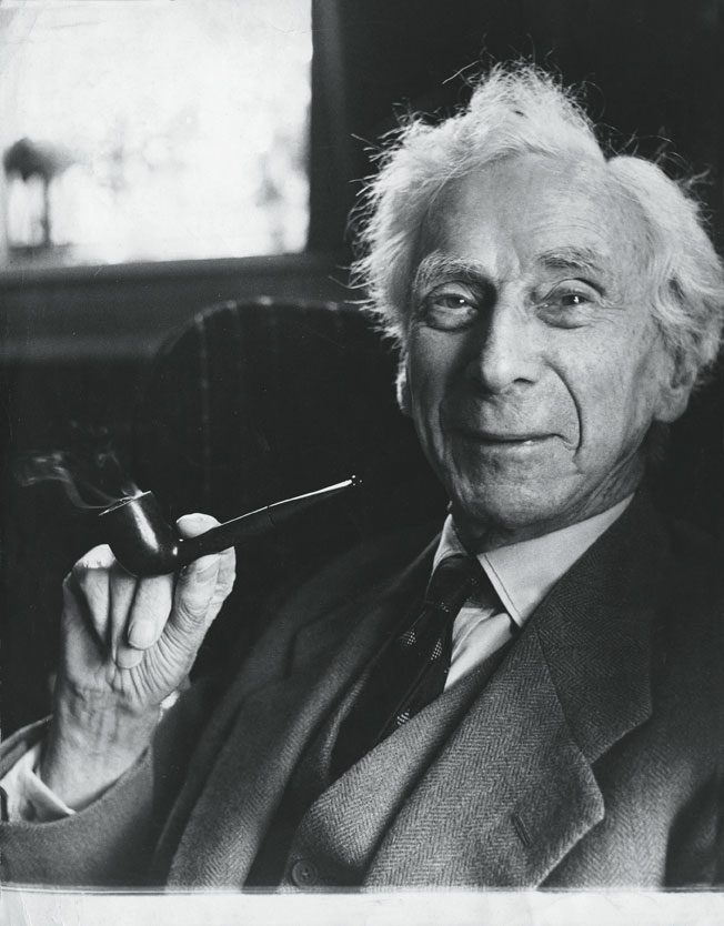 Bertrand Arthur William Russell (Trellech, 1872 - Plas Penrhyn, 1970) Filosofo-matematico inglese (Trellech, Galles, 1872-Plas Penrhyn, Galles, 1970). A lui si deve la prima delle antinomie logiche che mise in crisi la teoria ingenua degli insiemi di Cartor. Fu insignito del Premio Nobel per la letteratura nel 1950, 