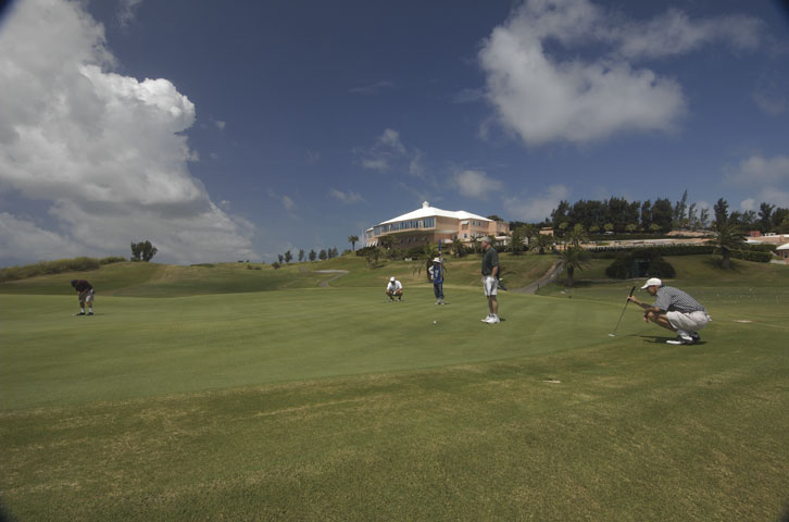 Giocatori al Tucker's Point Golf Club Giocatori al Tucker's Point Golf Club, Grande Bermuda, Isole Bermuda.
© De Agostini Picture Library.