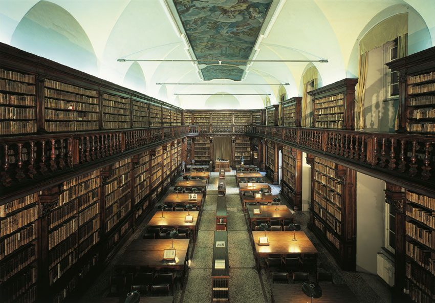 Italia, Milano, Biblioteca Braidense (1763) Il nucleo originario della Biblioteca Braidense è costituito dalla raccolta del conte Carlo Pertusati, acquistata nel 1763 dalla Congregazione di Stato per la Lombardia; nel 1773 ricevette l'attuale collocazione nel palazzo di Brera e nel 1786 venne aperta al pubblico. Gode del diritto di stampa per la Lombardia dal 1788 e possiede ca. 1 milione e mezzo di volumi e opuscoli, oltre 2300 incunaboli e 2100 manoscritti.