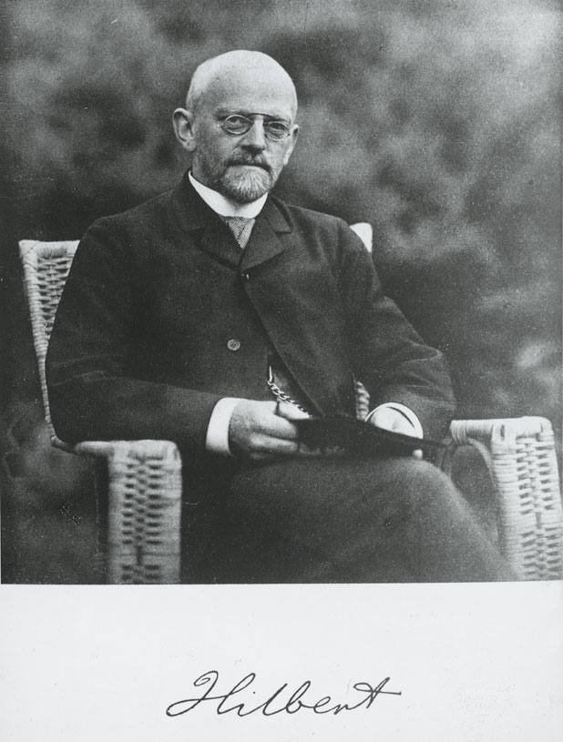David Hilbert (Konigsberg 1862-Gottinga 1943) Matematico tedesco (Königsberg 1862-Gottinga 1943). Nel 1899 pubblicò un trattato in cui diede la prima esposizione assiomatica della geometria; contribuì poi al calcolo delle variazioni, alla teoria delle equazioni integrali e alla fondazione dell'algebra funzionale. In connessione con queste ricerche studiò per primo lo spazio a infinite dimensioni (detto spazio di Hilbert), di fondamentale importanza in topologia e in fisica (meccanica quantistica). 