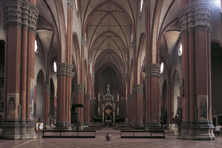 La Basilica di San Petronio a Bologna Il funerale collettivo delle vittime della Strage di Bologna si tenne il 6 agosto 1980 nella Basilica di San Petronio. Solo 7 vittime ebbero il funerale di stato.