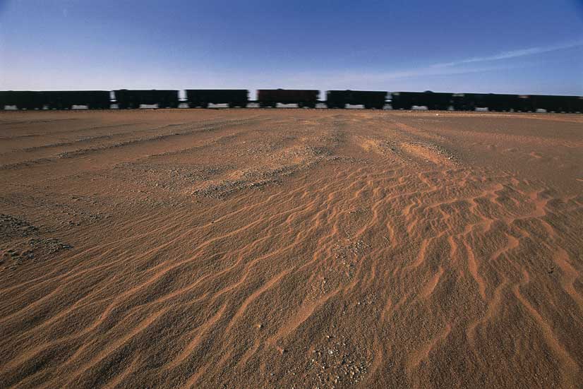 vagoni attraversano il deserto Dintorni di Zouerat (Mauritania), vagoni ferroviari attraversano il deserto.
De Agostini Picture Library
