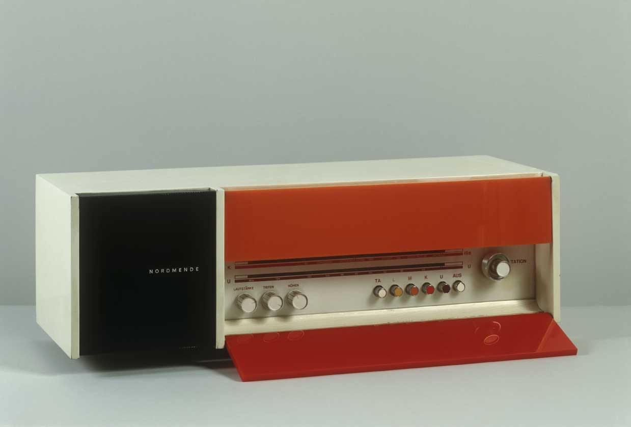 Radio Nordmende Radio Nordmende, fine anni Sessanta del Novecento.
De Agostini Picture Library