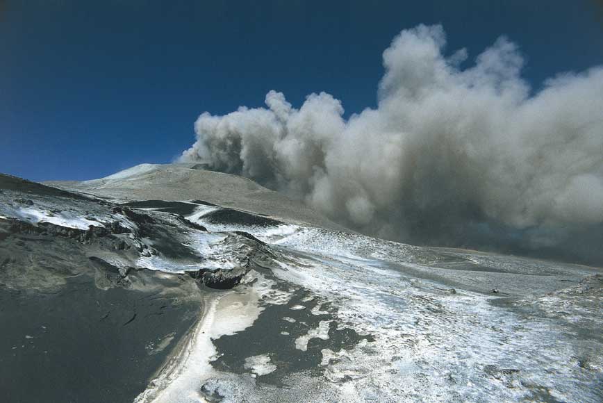 Etna Sicilia - L'Etna (Ct), cratere.
© De Agostini Picture Library