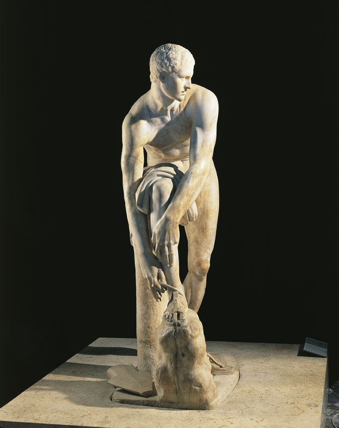 Ermes Ermes è figlio di Zeus e della Pleiade Maia, messaggero degli dei e anche dio dei ladri. Inoltre rivestiva anche il ruolo di psicopompo, cioè accompagnatore dello spirito dei morti che li aiuta a trovare la via dell'aldilà. 